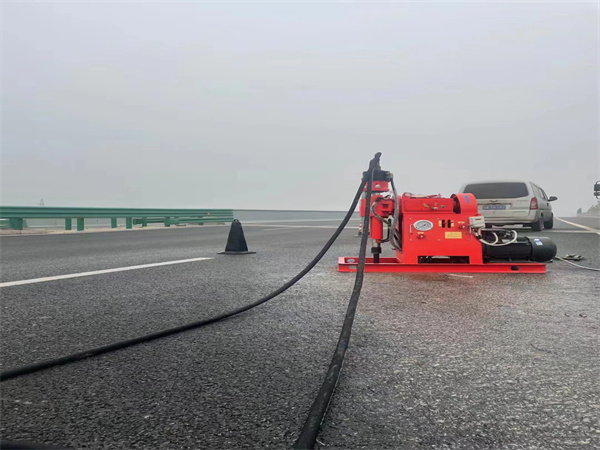 峪泉镇马路路基路面开裂下沉注浆加固灌浆