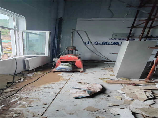 峪泉镇地基基础下沉墙体裂缝加固注浆顶升施工