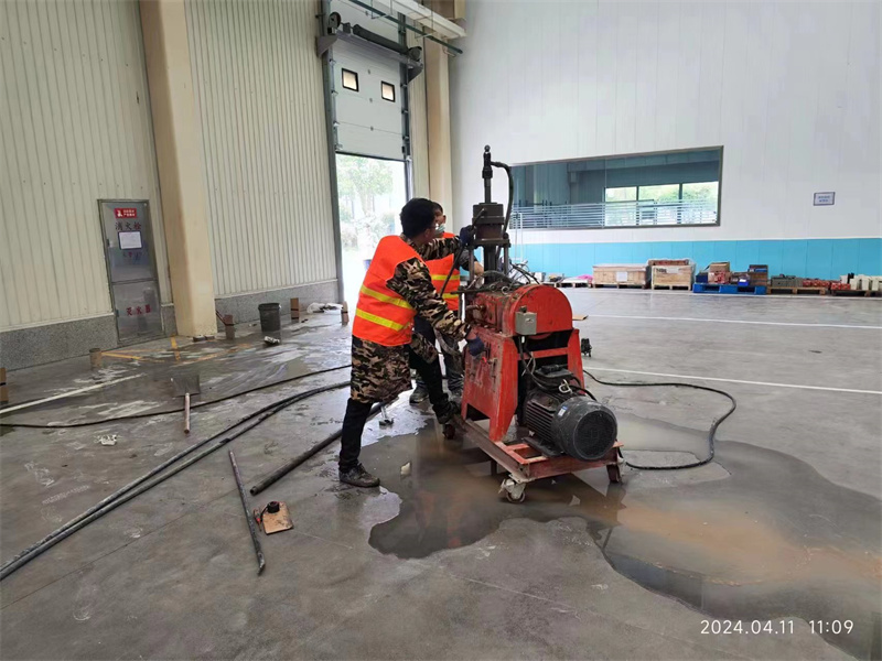 峪泉镇厂房地面下沉塌陷注浆加固施工